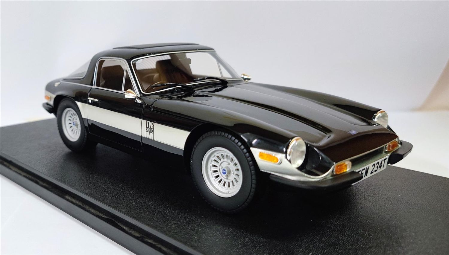 1:18 Cult Models - TVR 3000M black 72-76