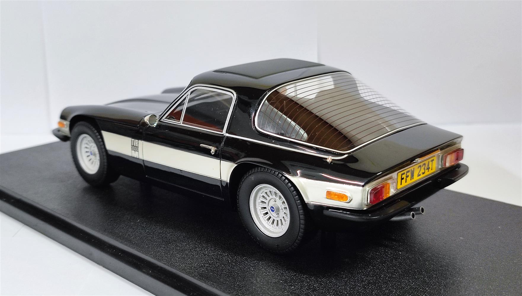 1:18 Cult Models - TVR 3000M black 72-76