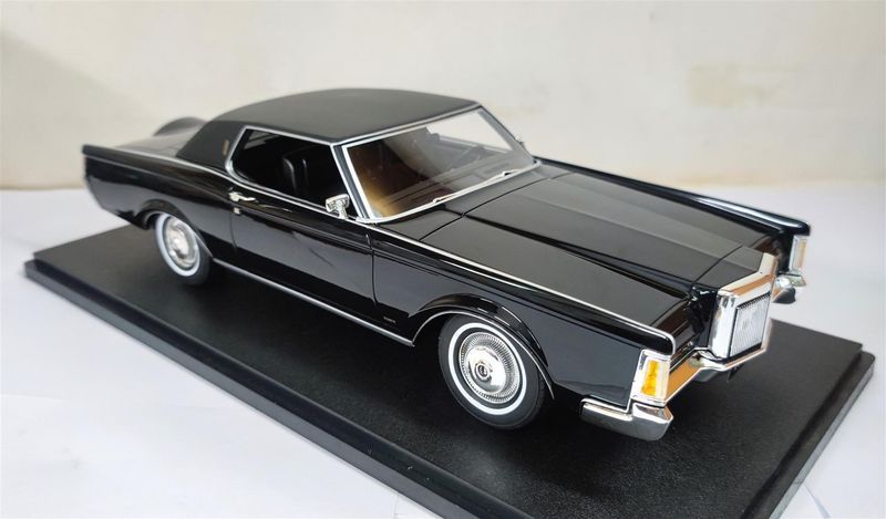 1:18 Cult Models - Lincoln Continental Mark III black 1971