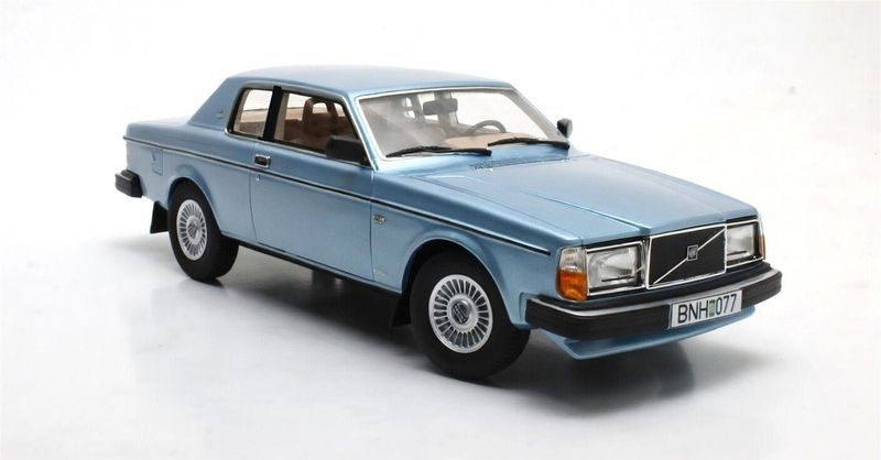 1:18 Cult Models - Volvo 262C Bertone blue metallic 1981