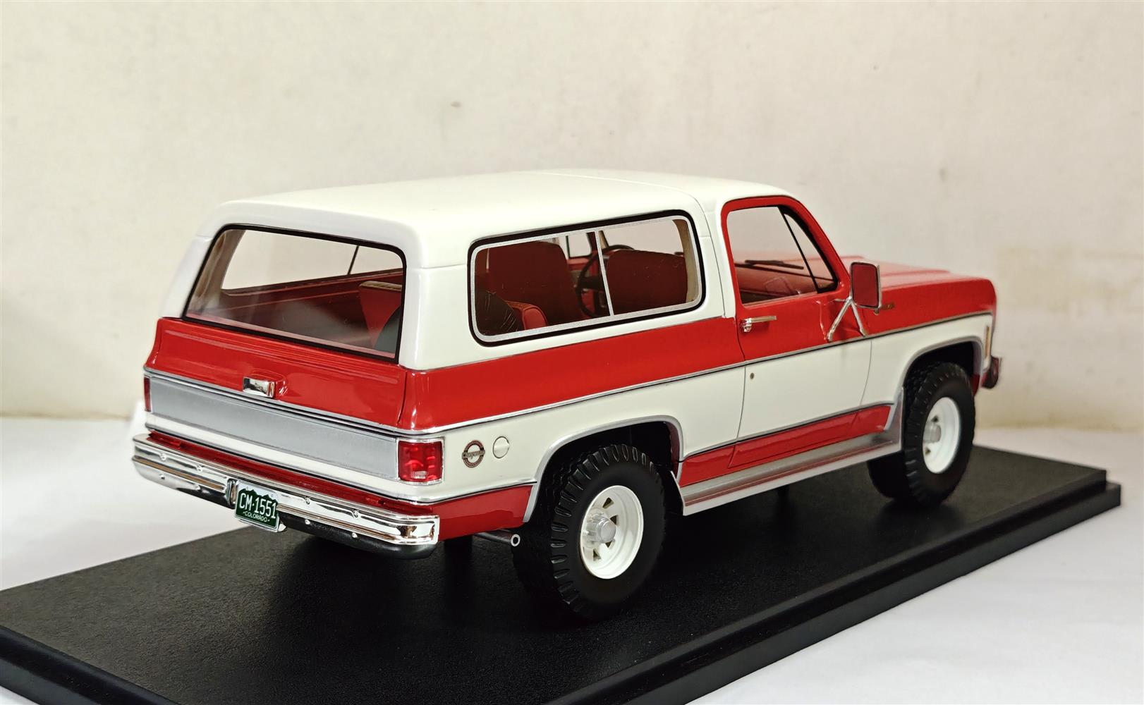 1:18 Cult Models - Chevrolet Blazer K5 red/white 73-78