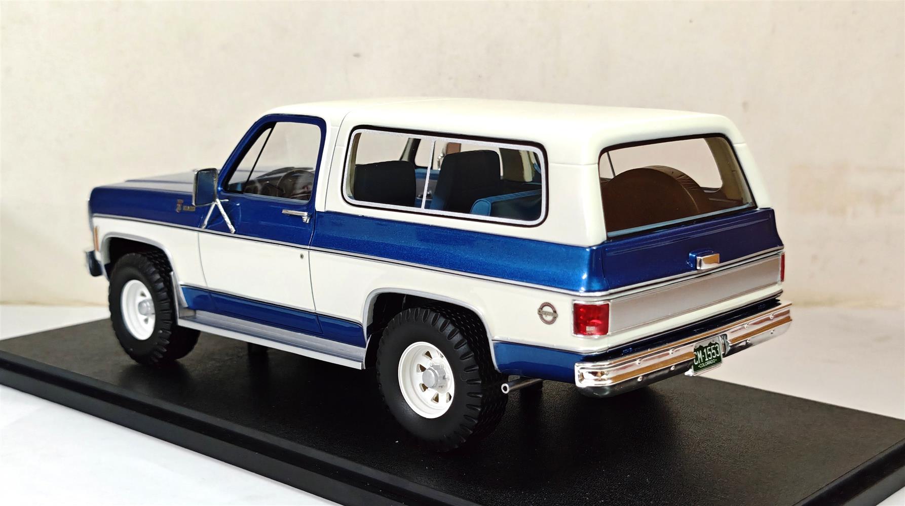 1:18 Cult Models - Chevrolet Blazer K5 blue/white 73-78