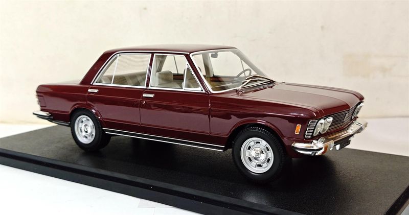 1:18 Cult Models - Fiat 130 Berlina red 69-77