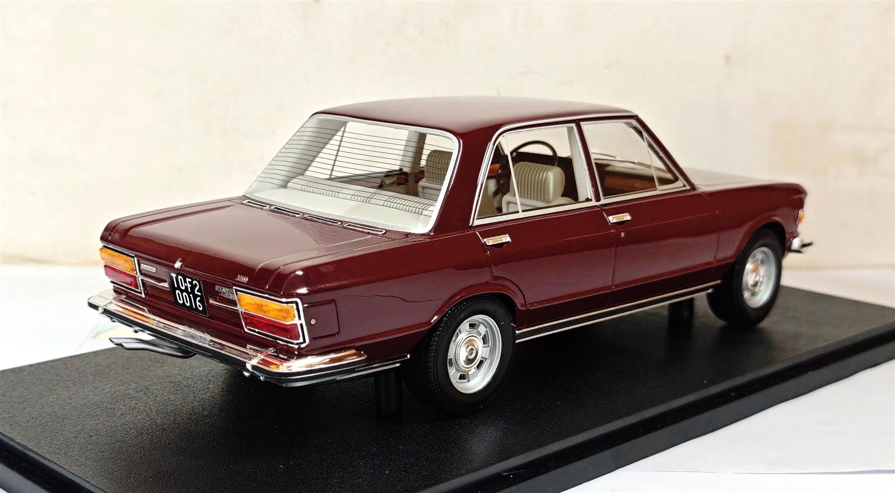1:18 Cult Models - Fiat 130 Berlina red 69-77