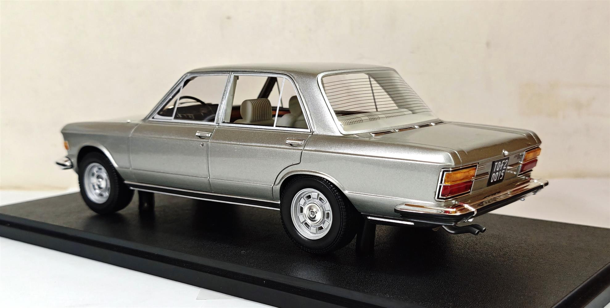 1:18 Cult Models - Fiat 130 Berlina silver 69-77
