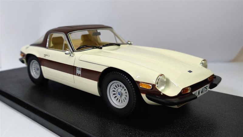 1:18 Cult Models - TVR 3000M creme 72-76
