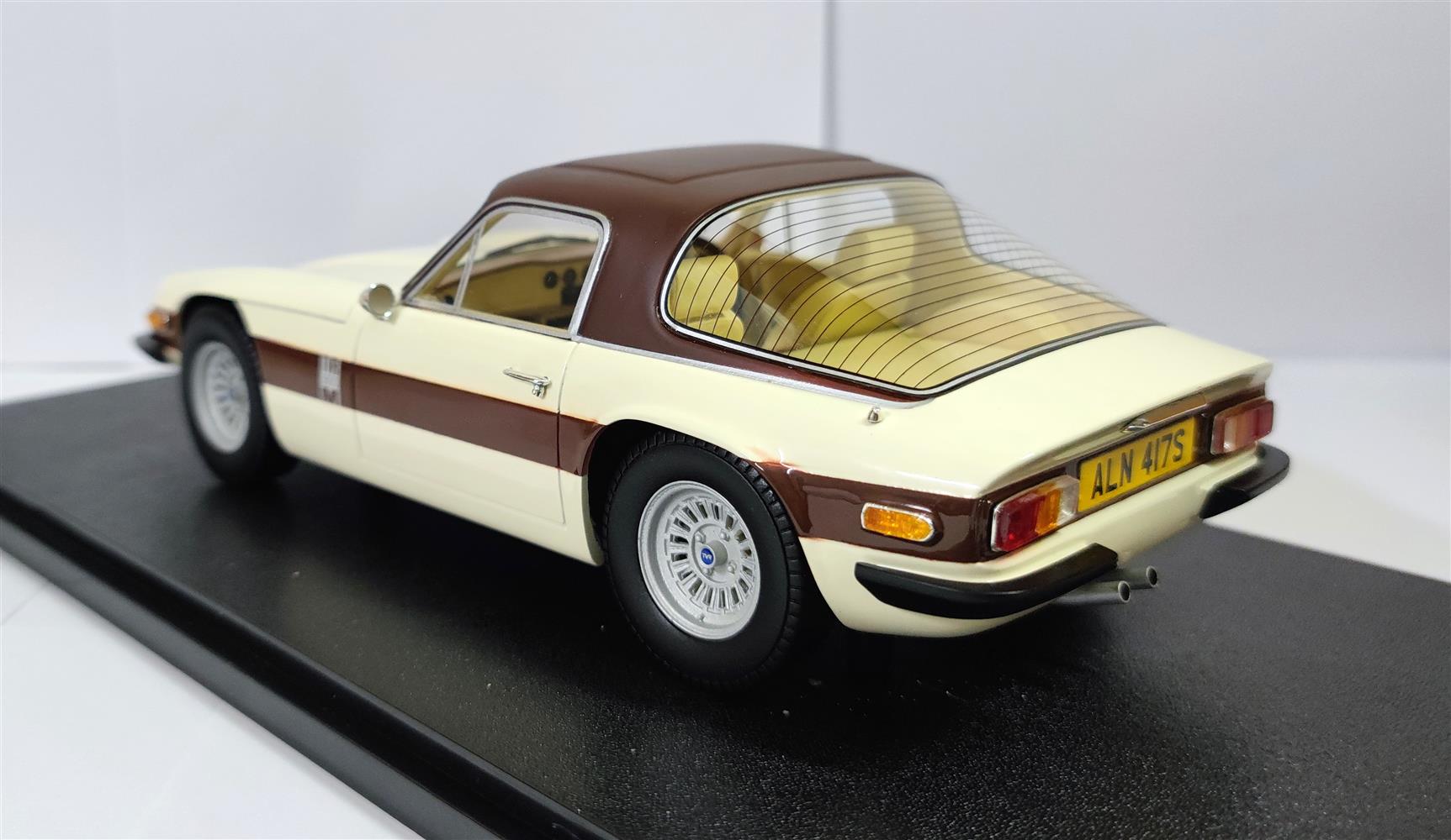1:18 Cult Models - TVR 3000M creme 72-76