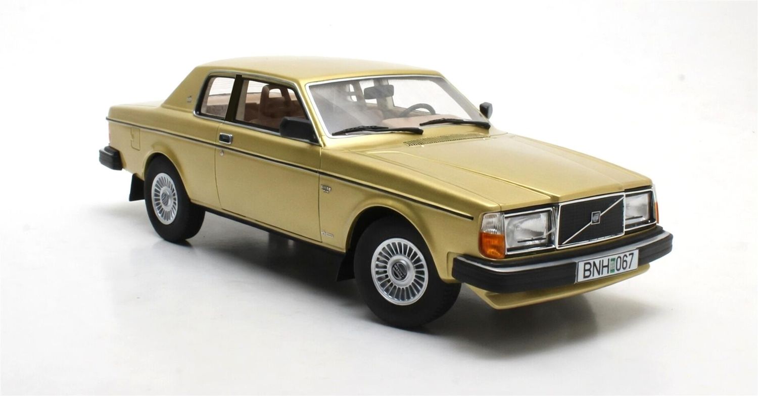 1:18 Cult Models - Volvo 262C Bertone gold metallic 1981