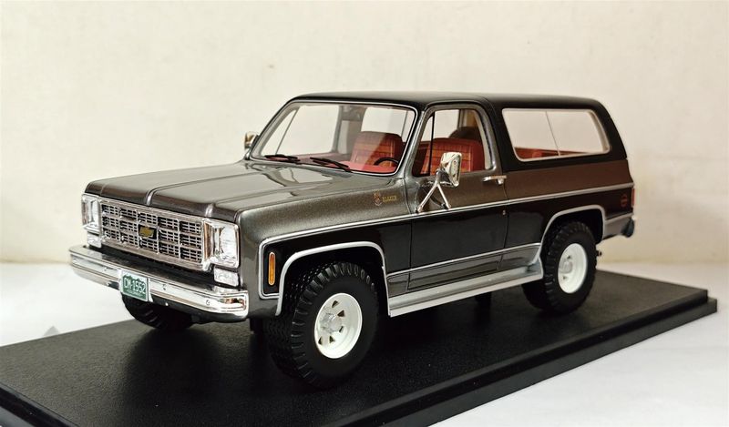 1:18 Cult Models - Chevrolet Blazer K5 grey/black 73-78