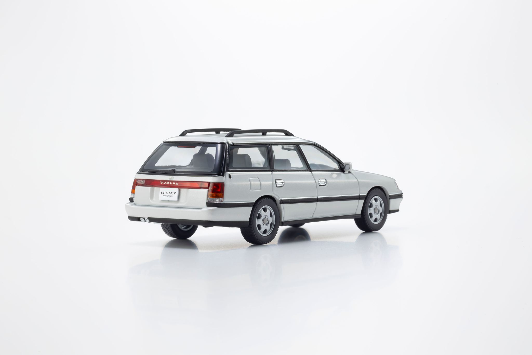 1:43 Kyosho - 2001 Subaru Legacy Touring SW Station Wagon GT - White Metallic Pearl