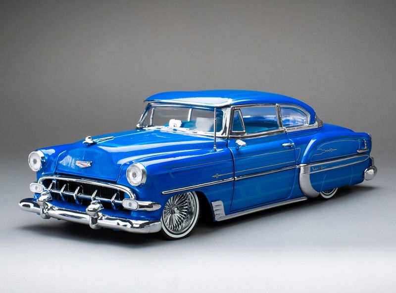 1:18 Sunstar - 1954 Chevrolet Bel Air Coupe Hard-Top Lowrider - Blue Metallic 1:18 Sunstar - 1954 Chevrolet Bel Air Coupe Hard-Top Lowrider - Blue Metallic