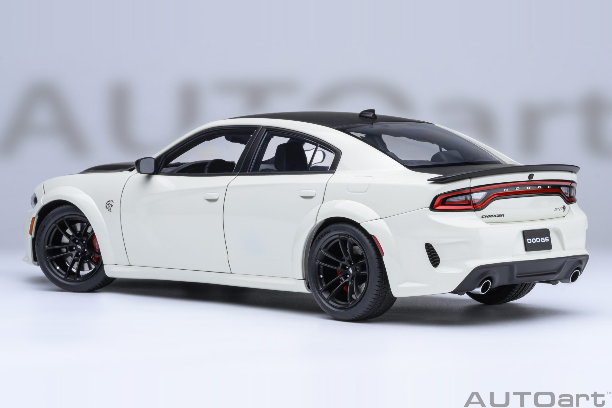 1:18 Autoart - Dodge Charger SRT Hellcat Redeye Jailbreak (Knuckle White)