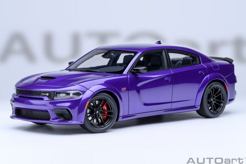 1:18 Autoart - Dodge Charger Scat Pack Widebody (Plum Crazy)