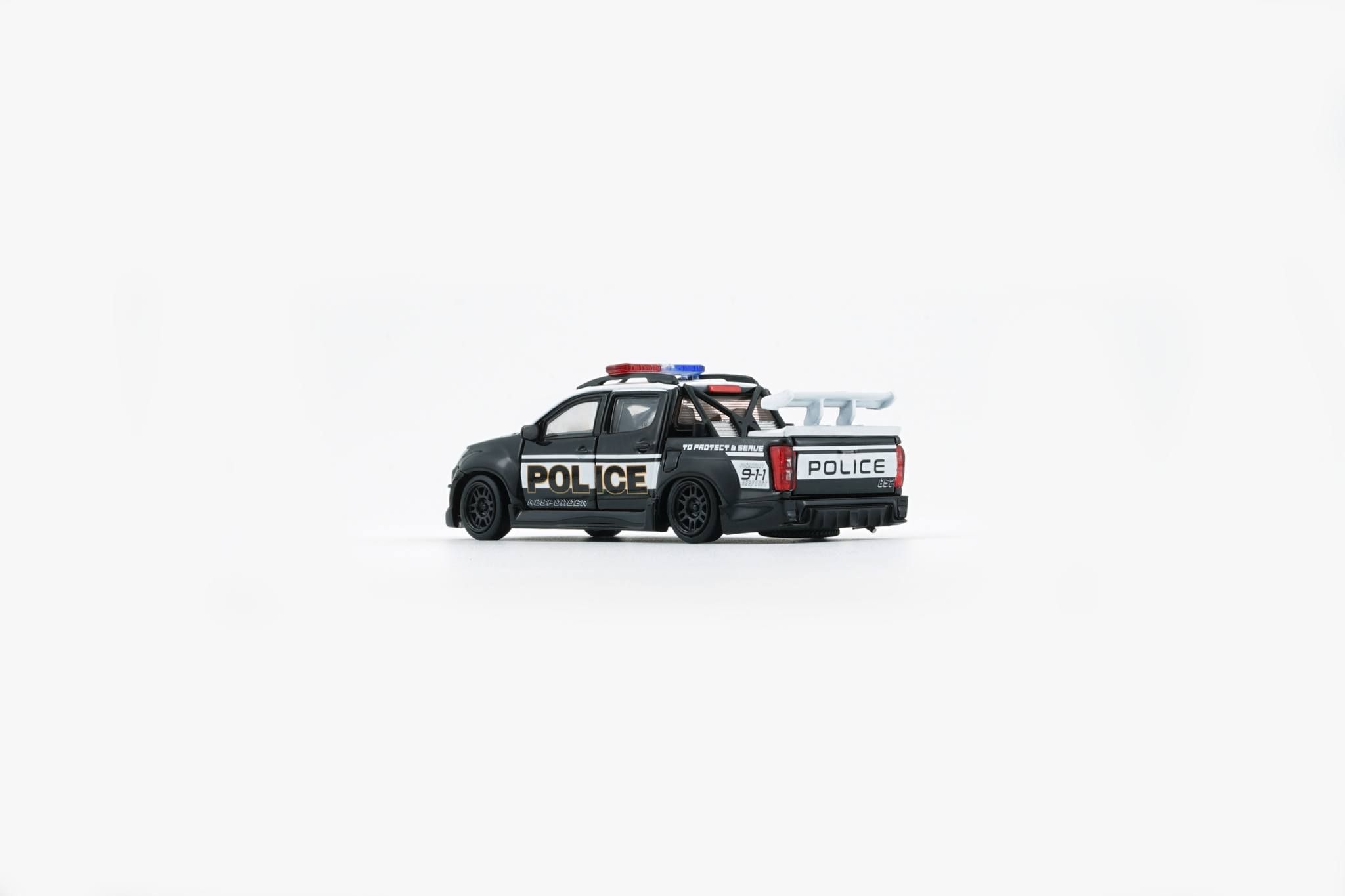 1:64 BM Creations - 2018 Isuzu D-Max Low Rider Fake *POLICE Canada (LHD)