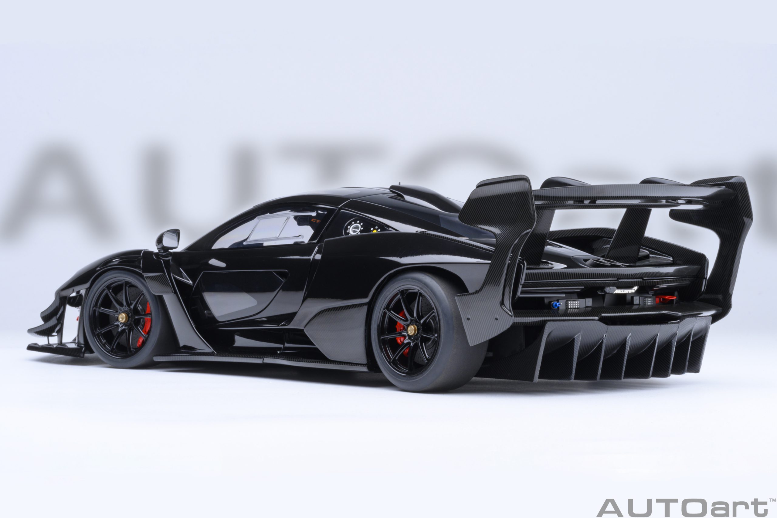 1:18 Autoart - McLaren Senna GTR (Onyx Black)