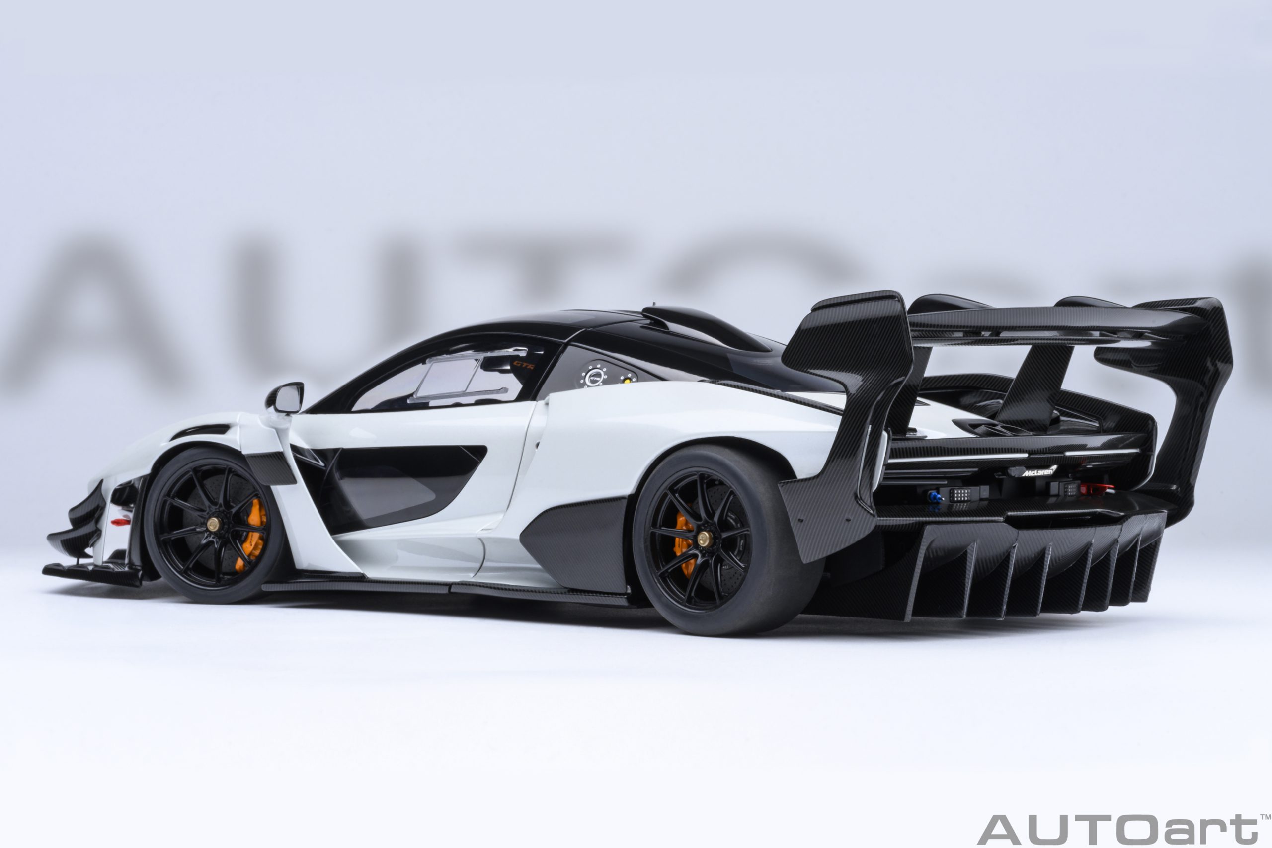 1:18 Autoart - McLaren Senna GTR (Silica White)