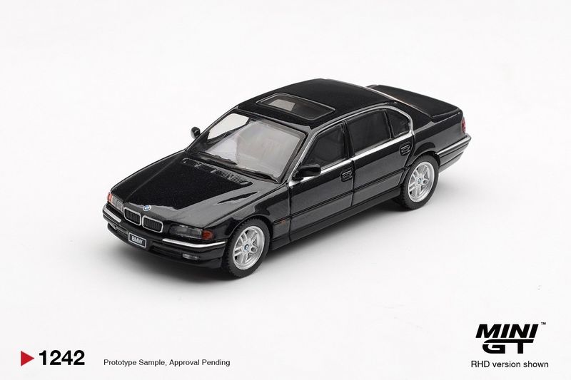 1:64 Mini GT - 1999 BMW 750IL (E38), black sapphire
