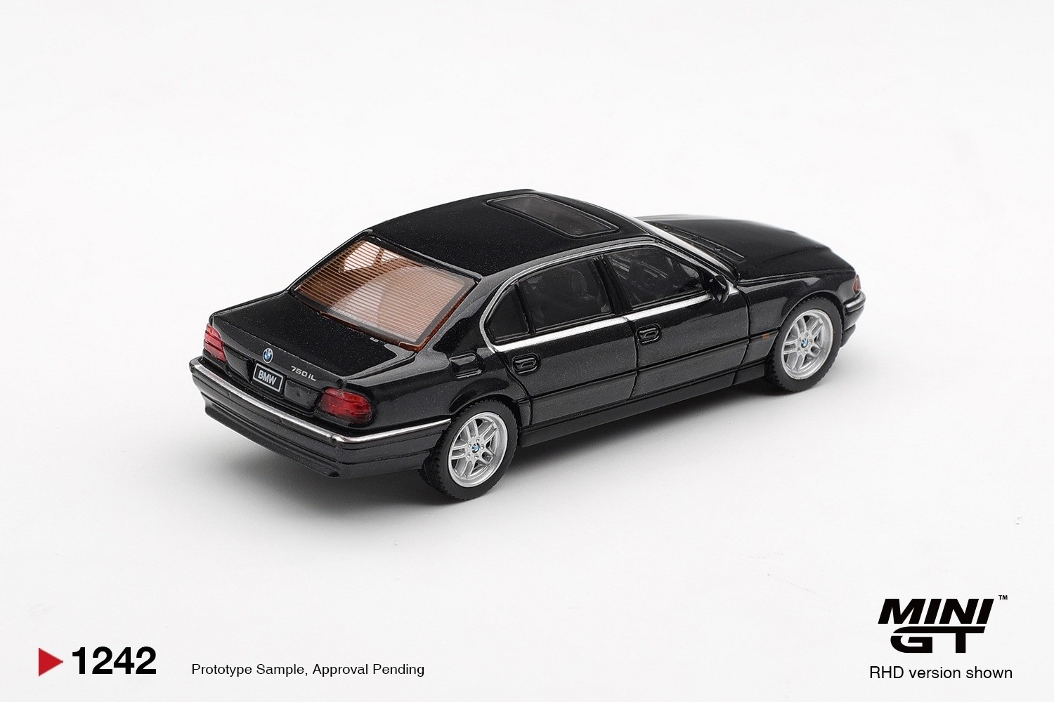 1:64 Mini GT - 1999 BMW 750IL (E38), black sapphire