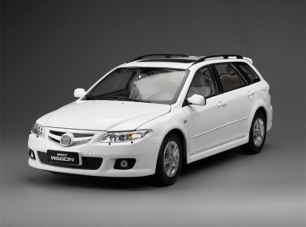 1:18 Sunstar - Mazda 6 Wagon, glazier white