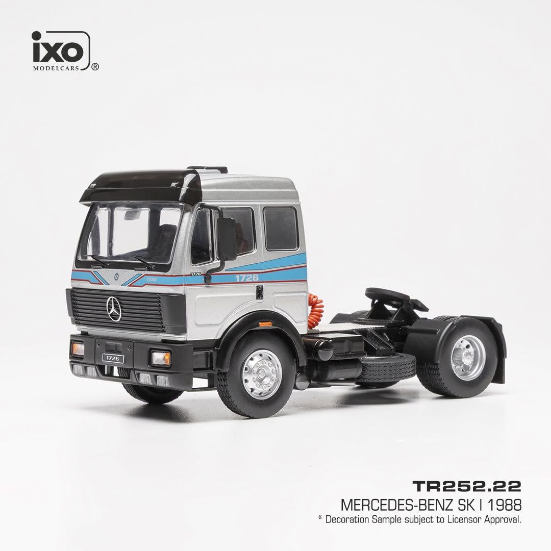 1:43 Ixo - Mercedes SK 88, silber, 1988 1:43 Ixo - Mercedes SK 88, silber, 1988