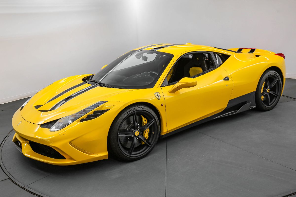 1:12 Looksmart - 2013 Ferrari 458 Speciale Giallo Modena with Racing Livery