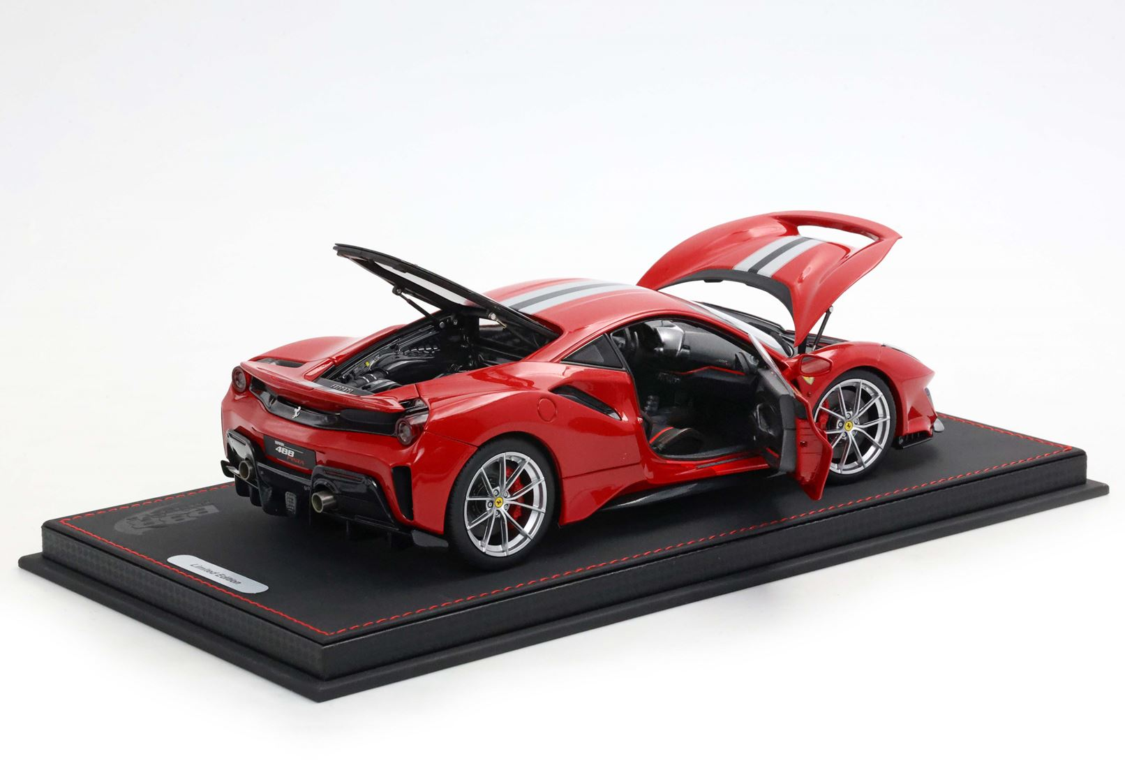 1:18 BBR - Ferrari 488 Pista - metal diecast - full open Rosso corsa with stripe *LUXURY PACK*