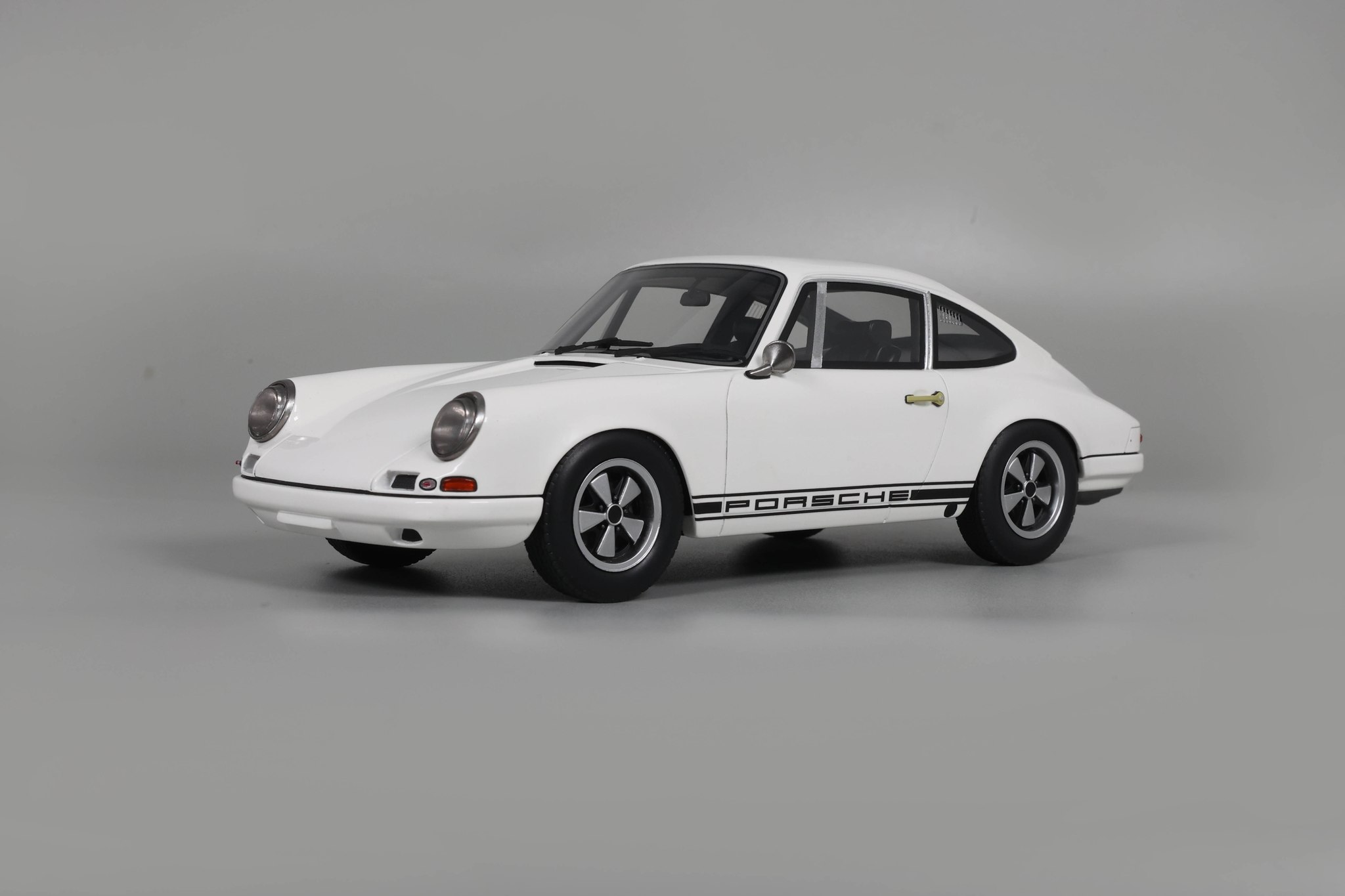 1:18 GT Spirit - 1967 Porsche 911 R Grand Prix White