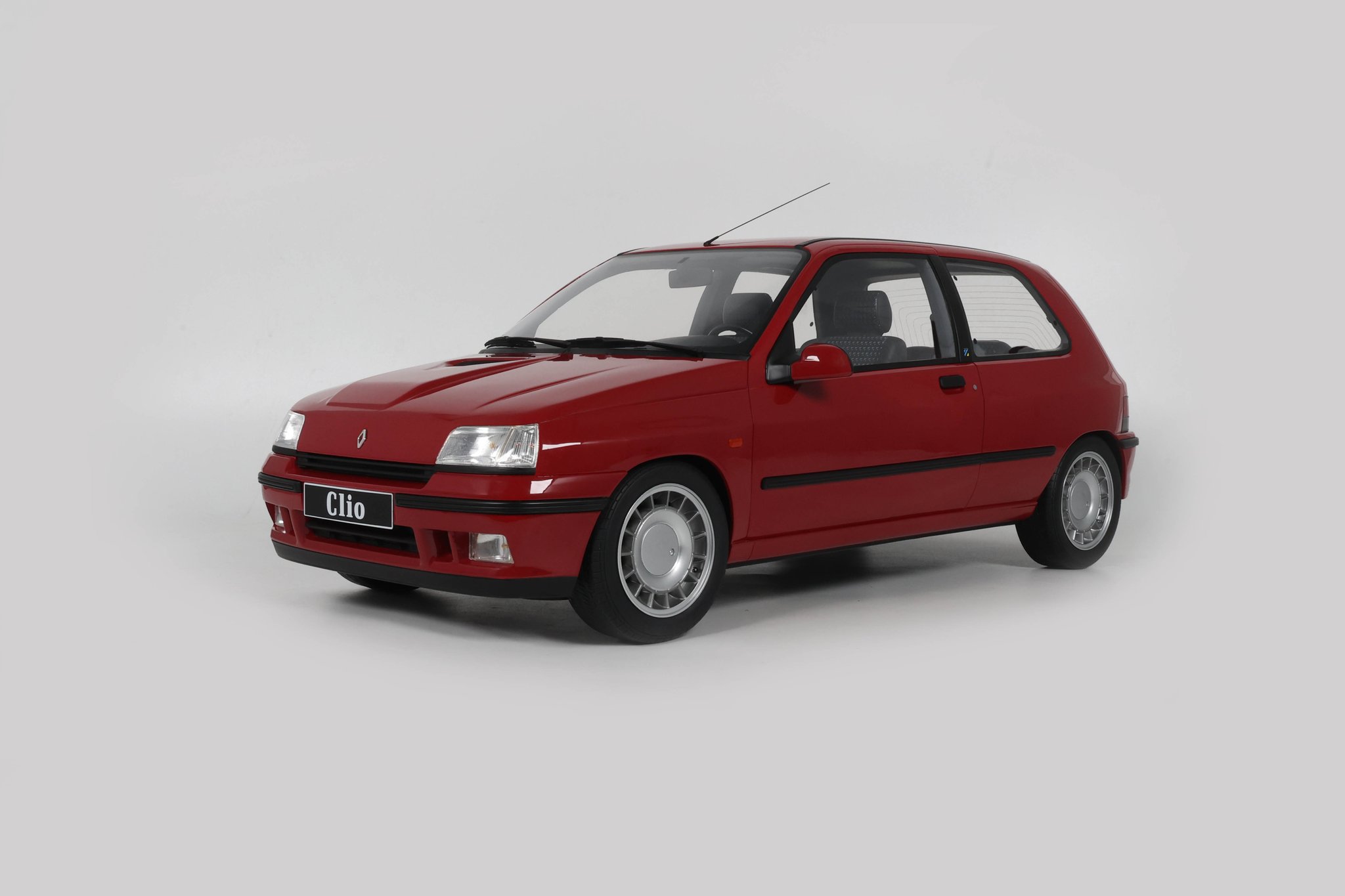 1:8 GT Spirit - 1991 Renault Clio 16S Red