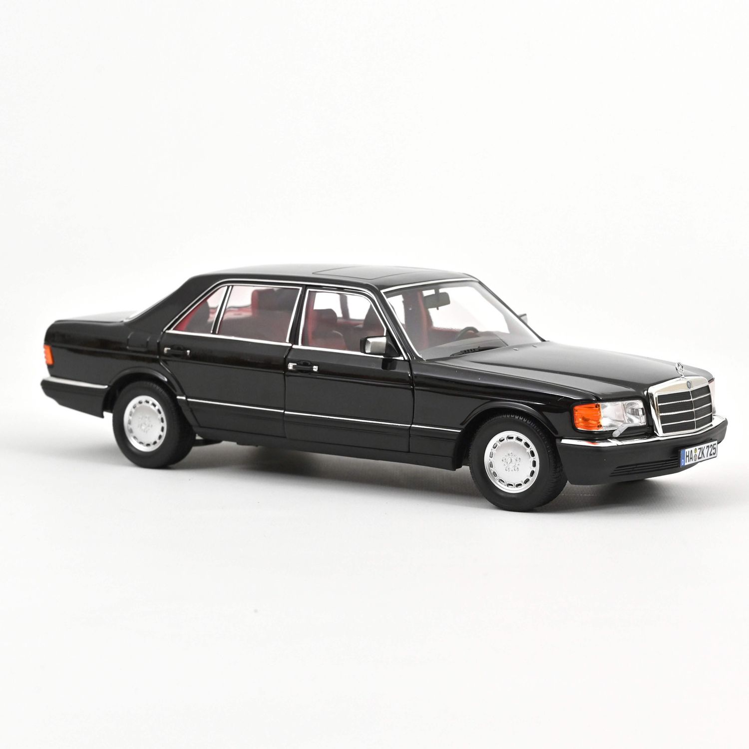 1:18 Norev - 1991 Mercedes 560 SEL Black