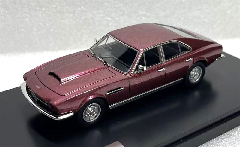 1:43 Matrix - Aston Martin Lagonda S1 red metallic 74-75 1:43 Matrix - Aston Martin Lagonda S1 red metallic 74-75