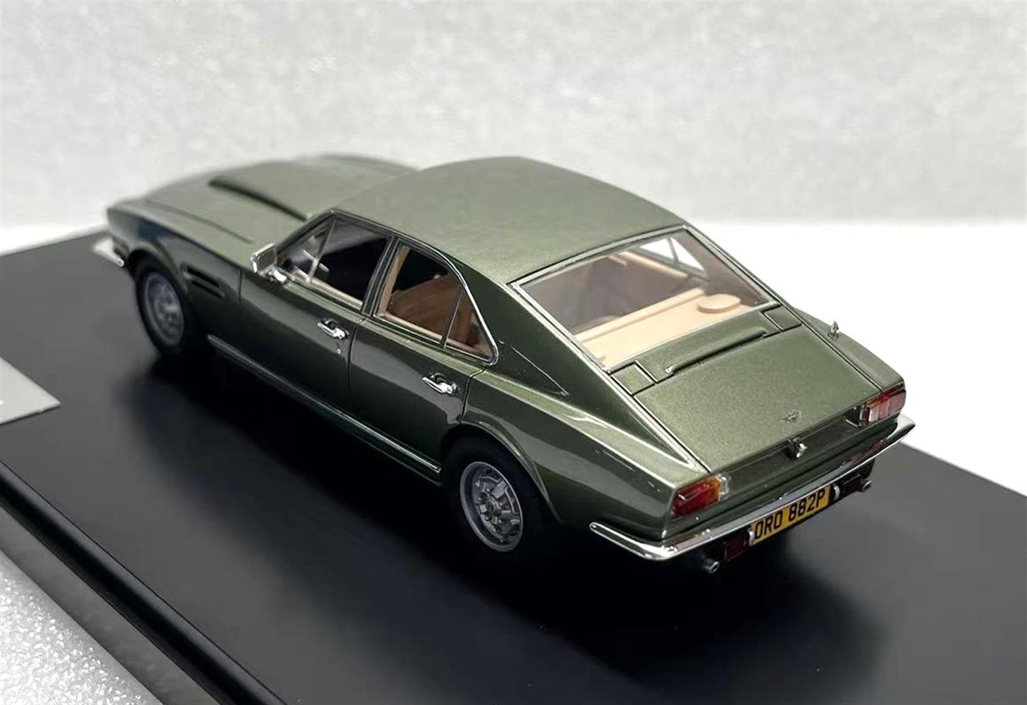 1:43 Matrix - Aston Martin Lagonda S1 green metallic 74-75