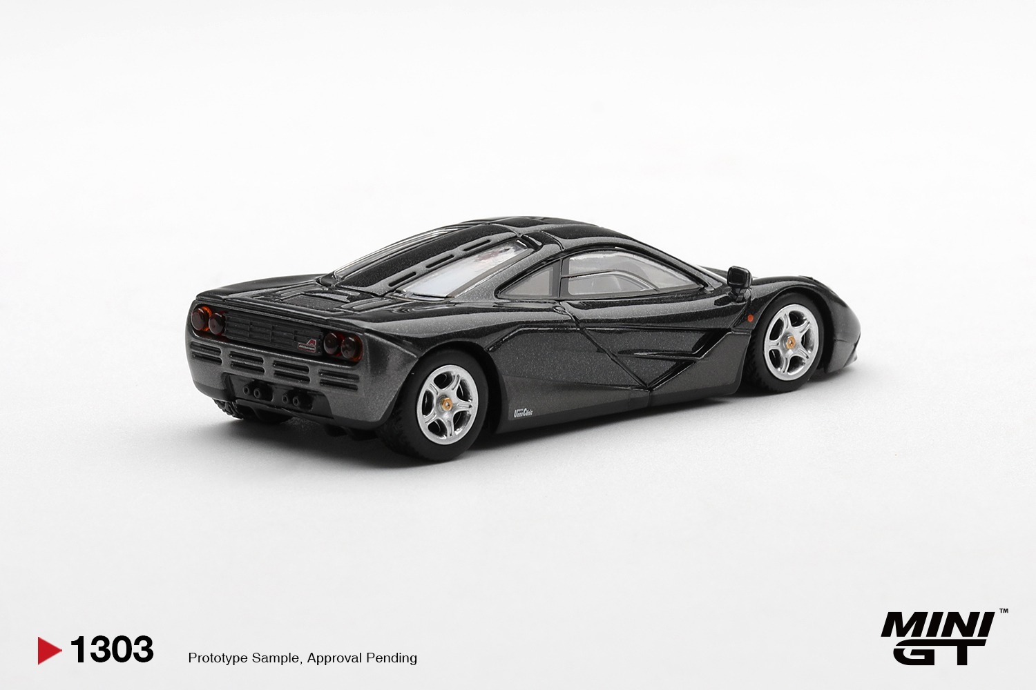 1:64 Mini GT - 1993 McLaren F1, blue black metallic *Blister packaging*