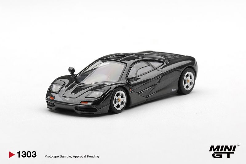 1:64 Mini GT - 1993 McLaren F1, blue black metallic *Blister packaging* 1:64 Mini GT - 1993 McLaren F1, blue black metallic *Blister packaging*