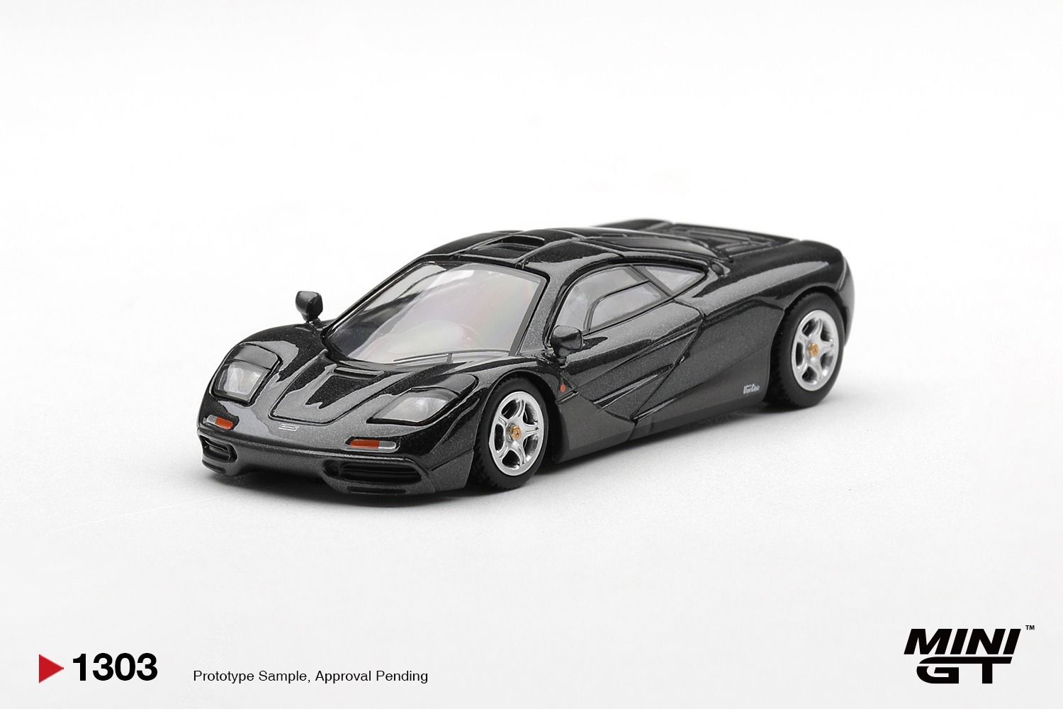 1:64 Mini GT - 1993 McLaren F1, blue black metallic