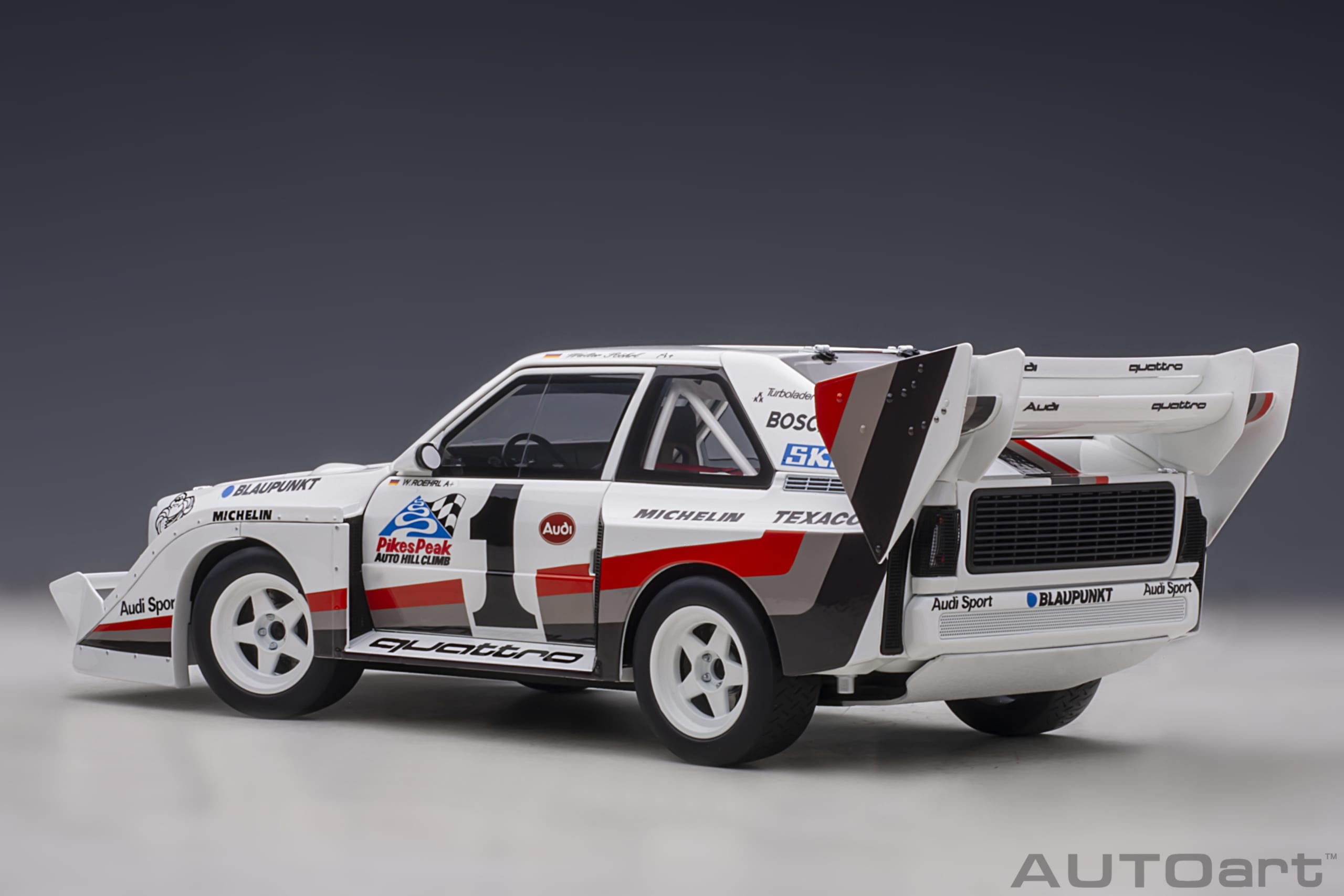 1:18 Autoart - Audi Sport Quattro S1 Pikes Peak 1987 #1 Winner Pikes Peak 1987 W. Röhrl