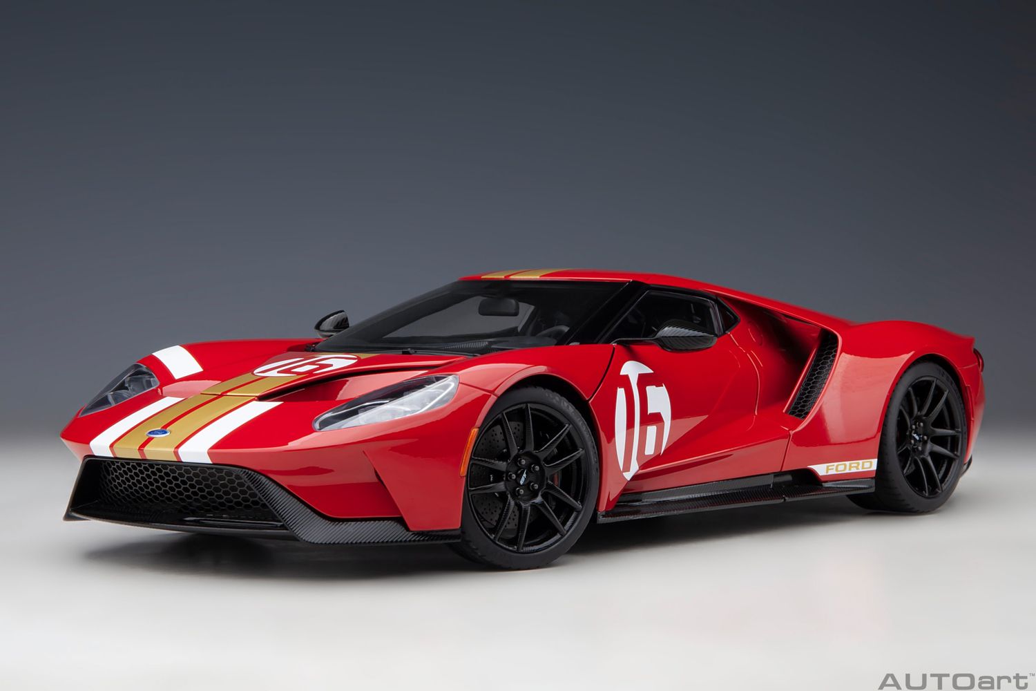 1:18 Autoart - Ford GT 2022 Alan Mann Heritage Edition (Alan Mann Red) with Gold stripes and Frozen White accents