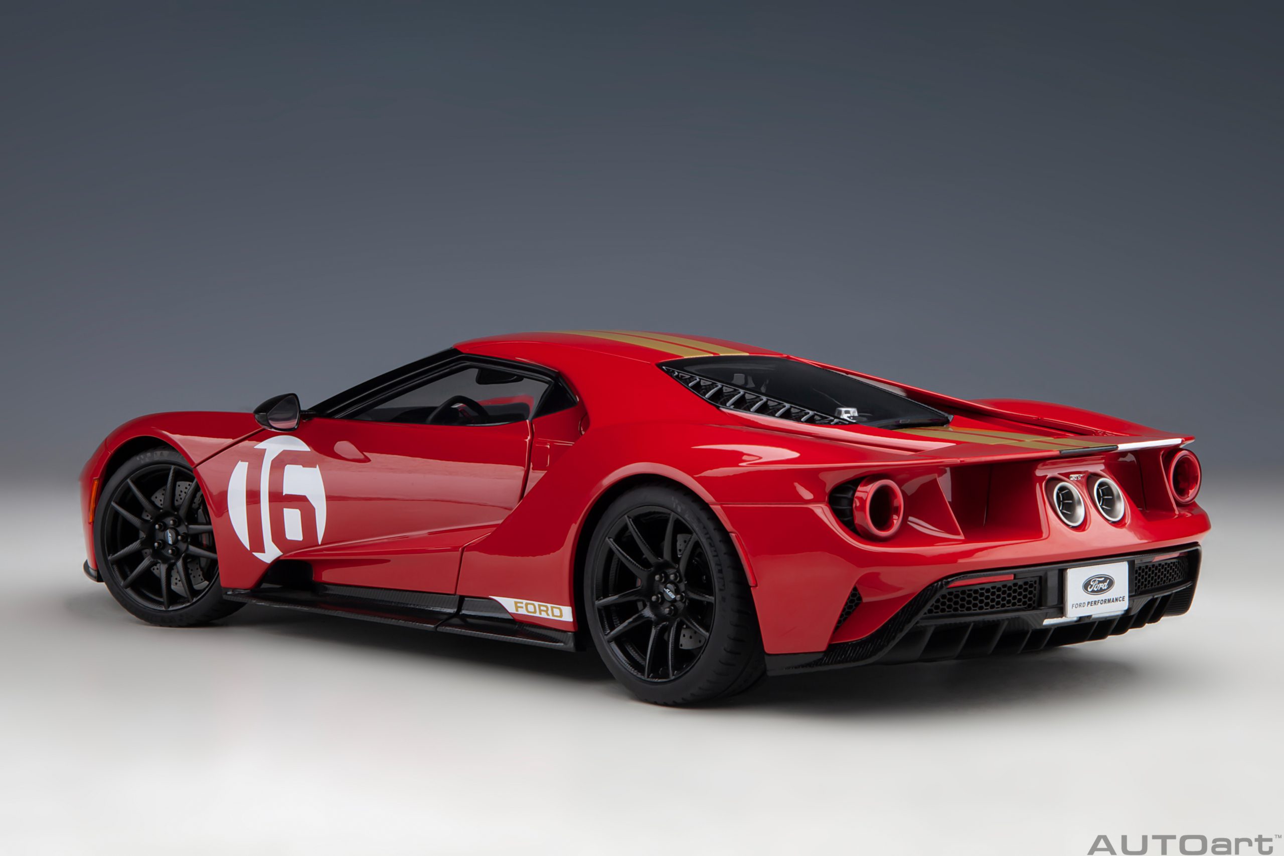 1:18 Autoart - Ford GT 2022 Alan Mann Heritage Edition (Alan Mann Red) with Gold stripes and Frozen White accents