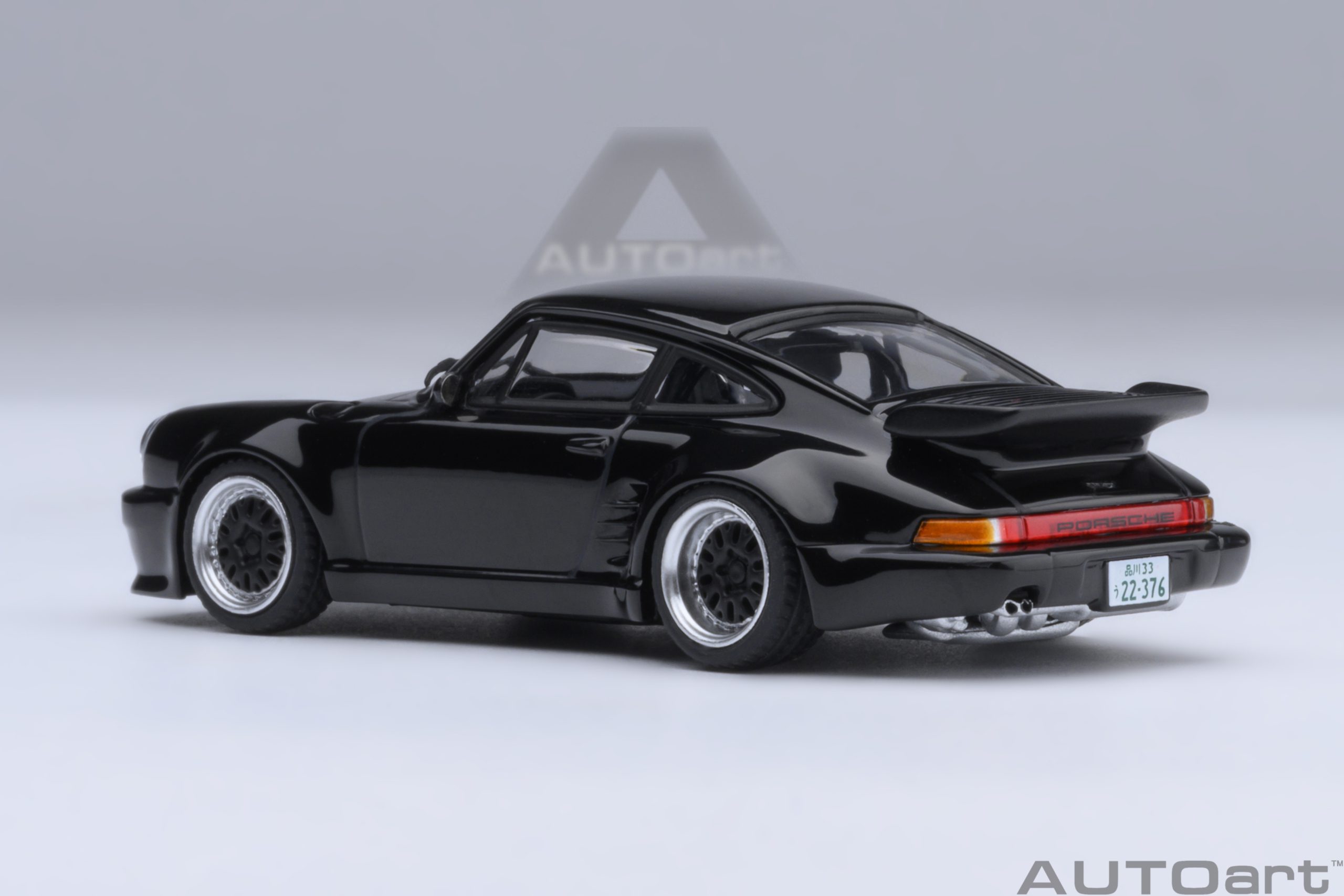 1:64 Autoart - Porsche 911 (930) Turbo Wangan Midnight “Blackbird”