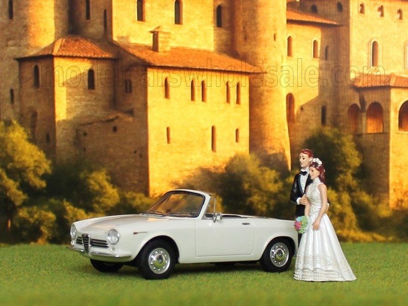 1:43 Matrix - 1963 Alfa Romeo Giulia GT Cabriolet Spider Prototipo Matrimonio Just Married Wedding *With 2 Figures*