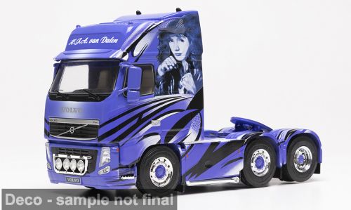 1:43 Ixo - 2003 Volvo FH16 Purple Decor