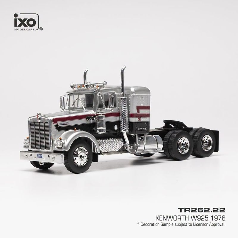 1:43 Ixo - 1976 Kenworth W925 Silver Decor