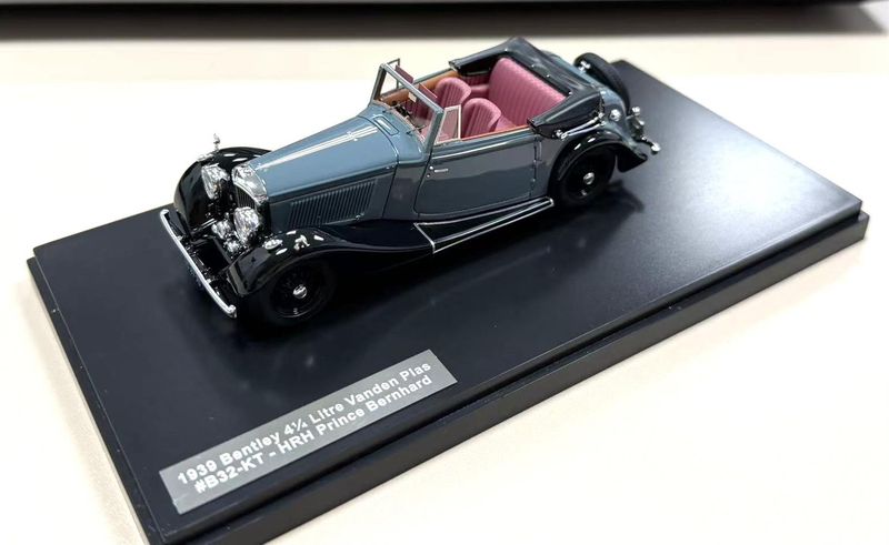 1:43 Matrix - Bentley 4¼ Litre DHC Vanden Plas 1939 HRH Prince Bernhard #B/32/KT - black/grey