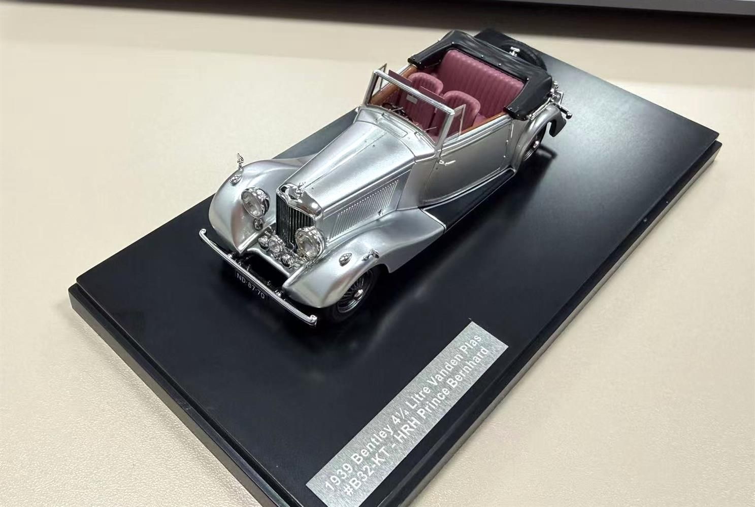 1:43 Matrix - Bentley 4¼ Litre DHC Vanden Plas 1939 #B/32/KT - silver