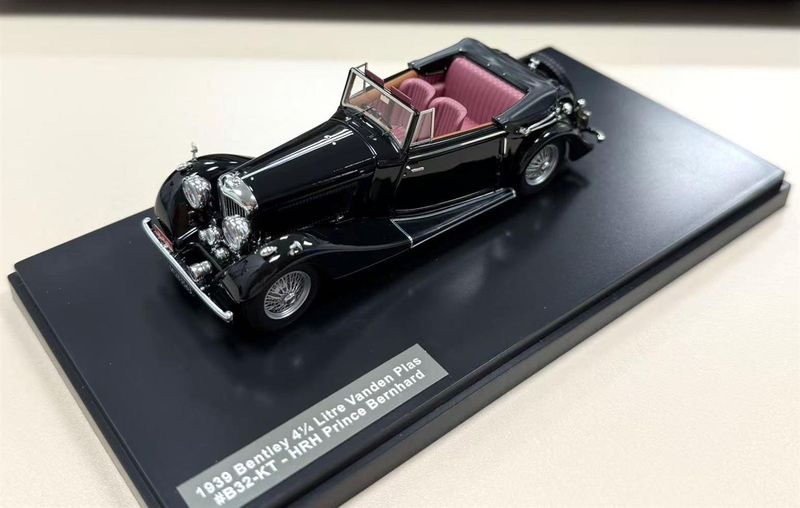 1:43 Matrix - Bentley 4¼ Litre DHC Vanden Plas 1939 HRH Prince Bernhard #B/32/KT - black