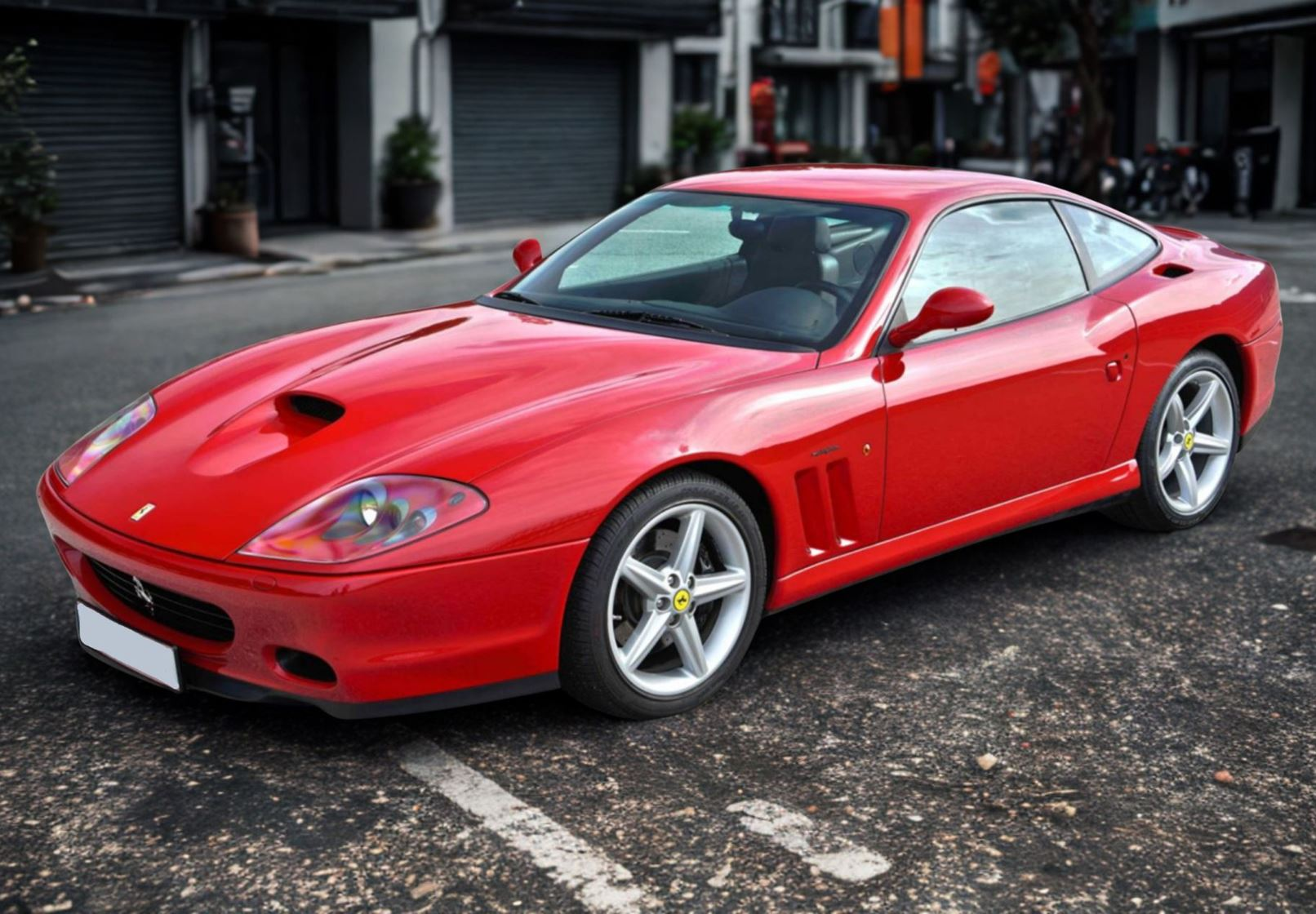 1:18 BBR - 2002 Ferrari 575M Maranello Black Interior Rosso Corsa *with Showcase*
