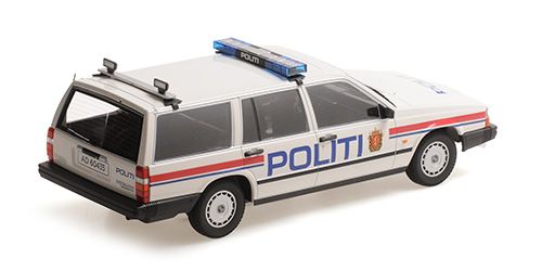 1:18 Minichamps - 1986 Volvo 740 GL Break Politi Norway