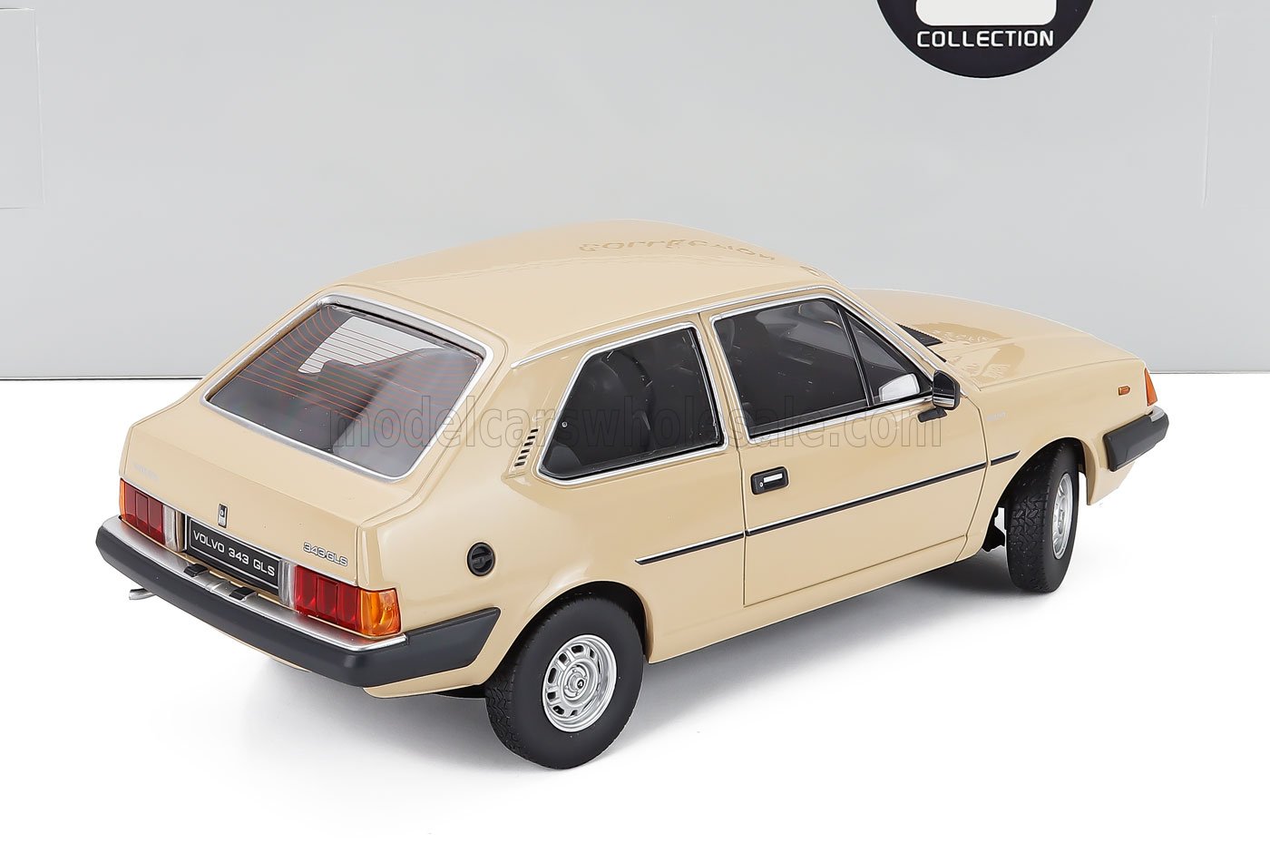 1:18 Triple9 - 1982 Volvo 343 GLS Cream