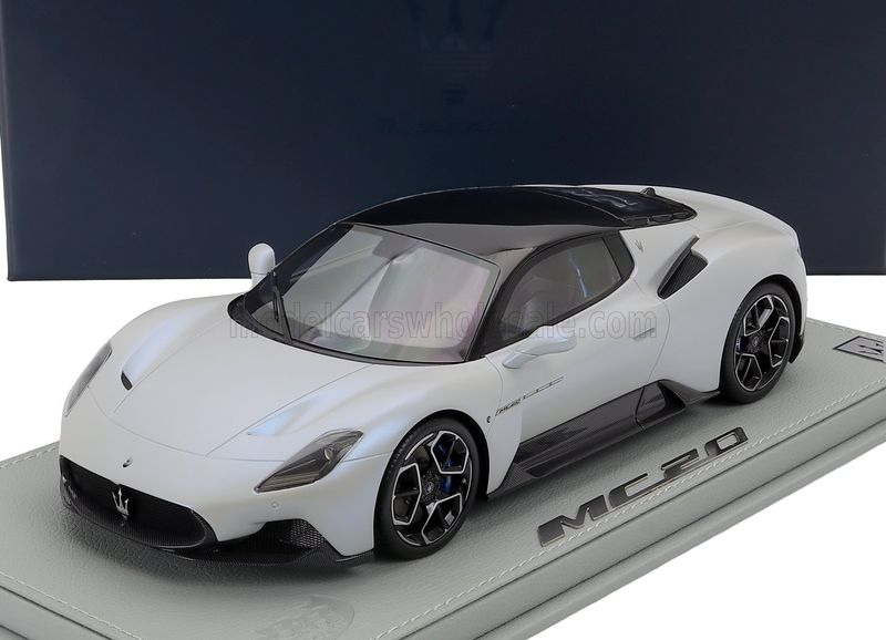 1:18 Maserati Dealer Model (by BBR) - 2020 Maserati MC20 Bianco Audace White *Mit Vitrine*