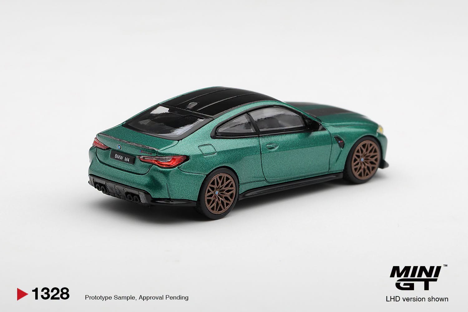 1:64 Mini GT - 2024 BMW M4 (G82) CS Frozen Isle of Man, green metallic *Blister packaging*