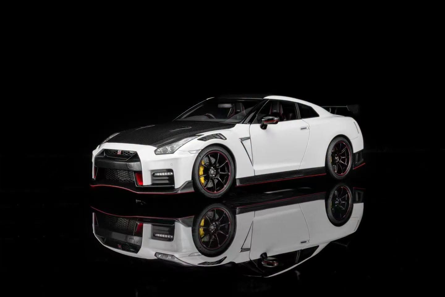1:18 Motorhelix - 2022 Nissan GT-R Nismo (R35) Special Edition Brilliant White Pearl